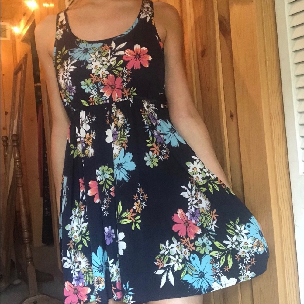 Dress - Picture 3 of 4